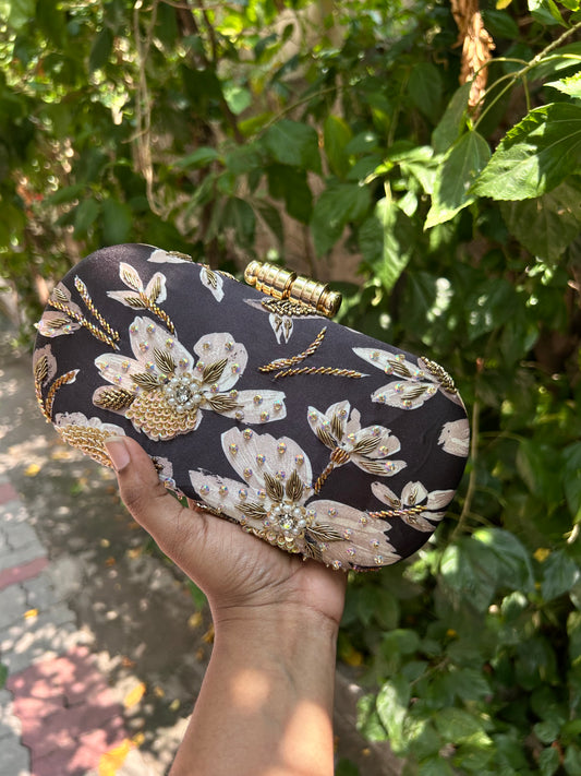BLACK FLORAL EMBROIDERED CLUTCH