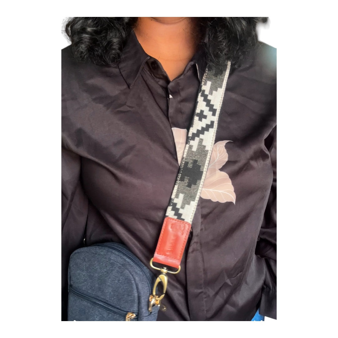 Schwarz-weiße Jaquard-Sling-Gürtel