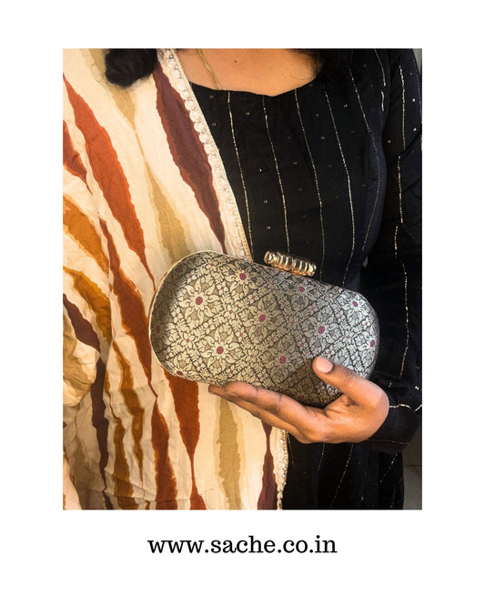 Florale Banarasi Box Clutches - Schwarz