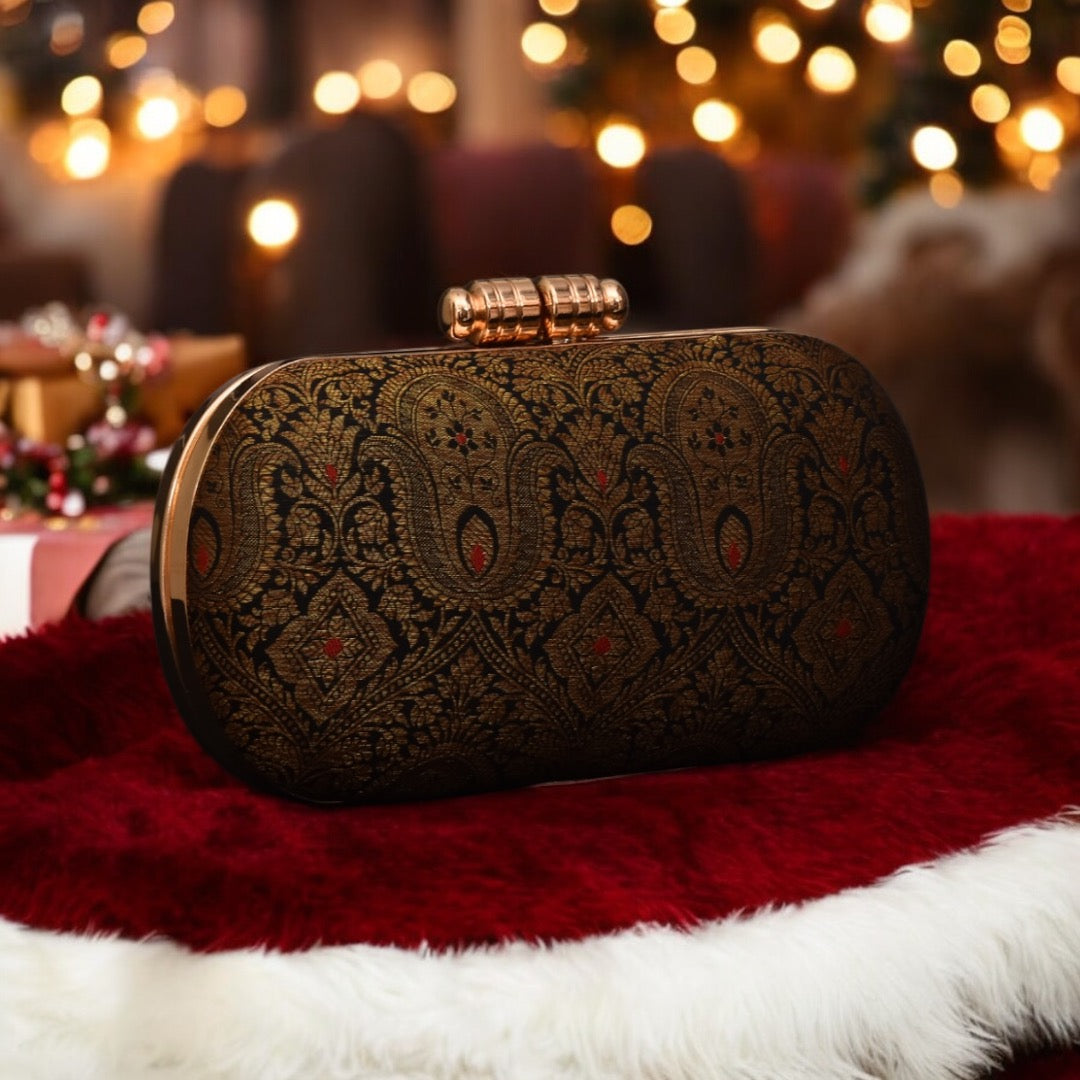 Golden Zari Banarasi Box Clutches - Schwarz